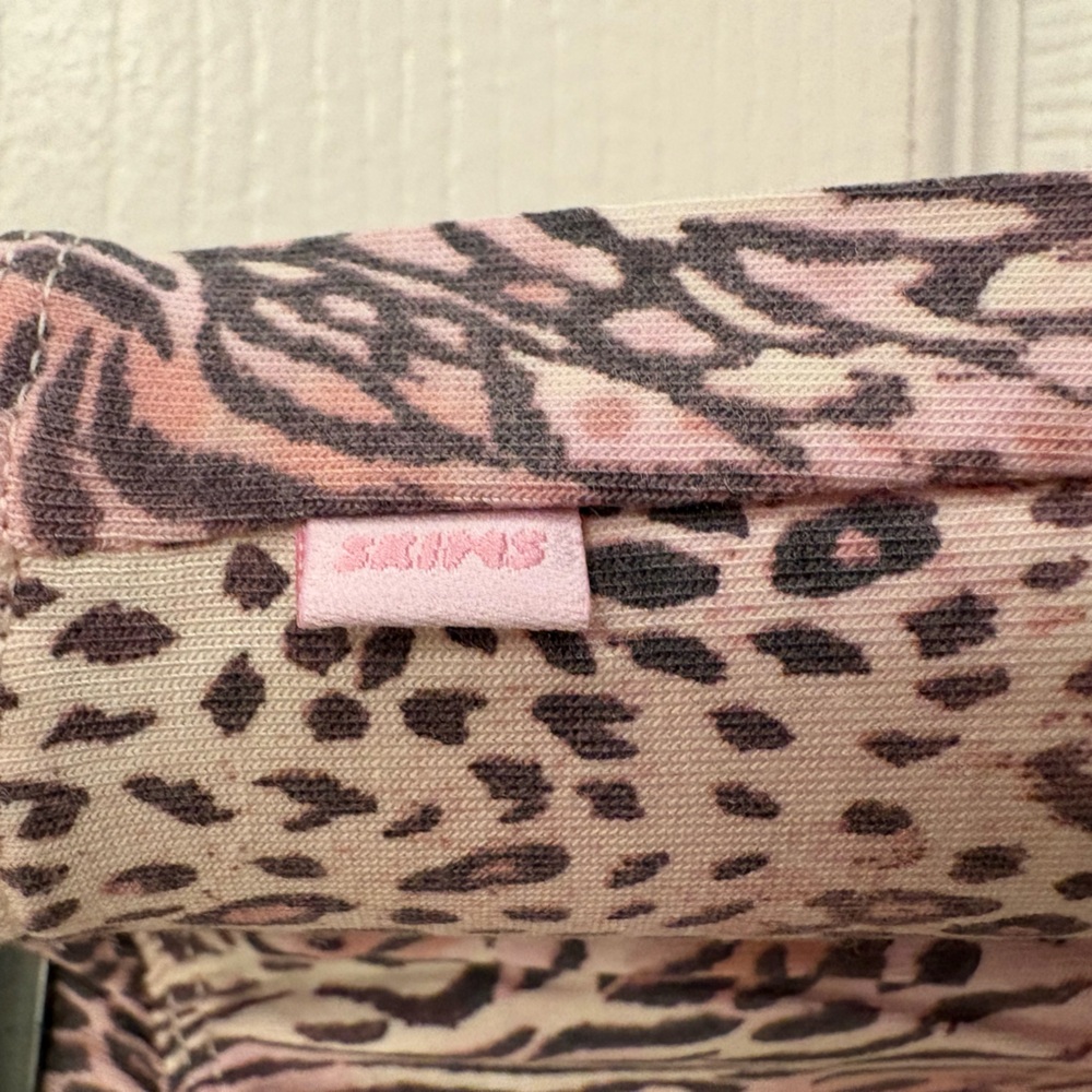 SKIMS Pink Animal Print Pajama Sleep Set Top & Pants Small NWT $88 retail - Picture 11 of 13